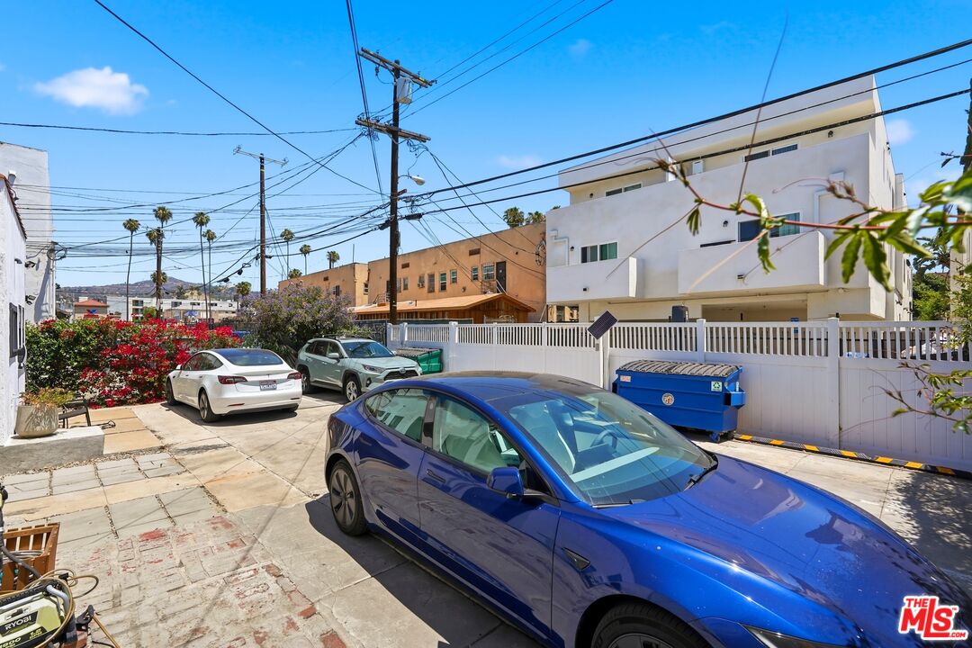 1410 N Serrano Ave