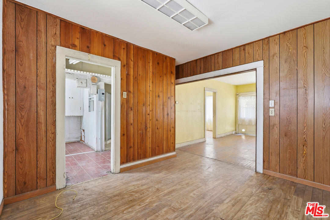 1410 N Serrano Ave