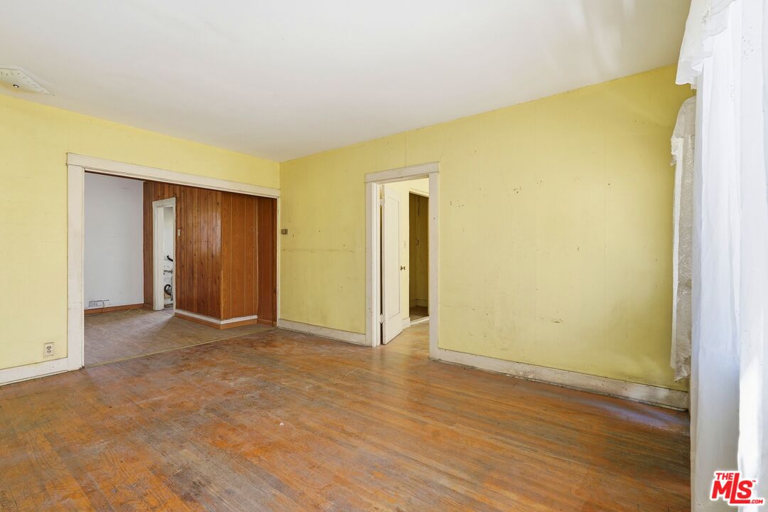 1410 N Serrano Ave