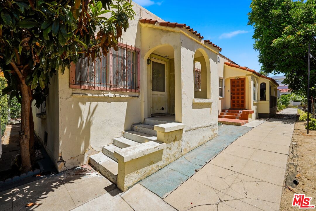 1410 N Serrano Ave