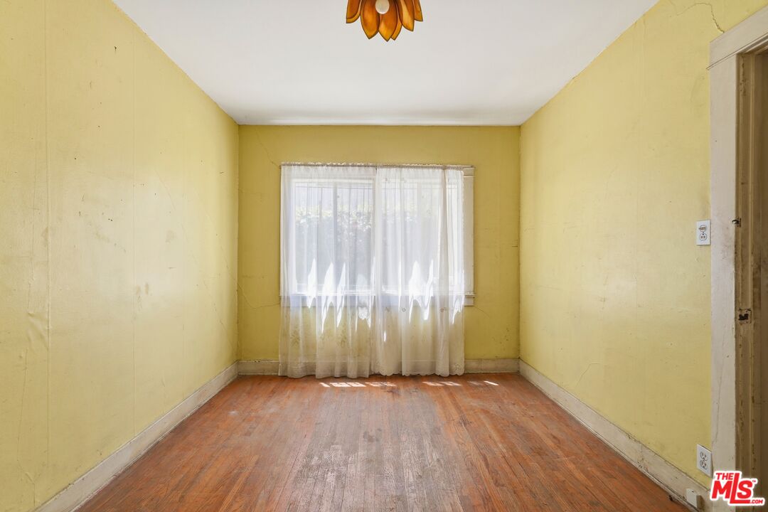 1410 N Serrano Ave