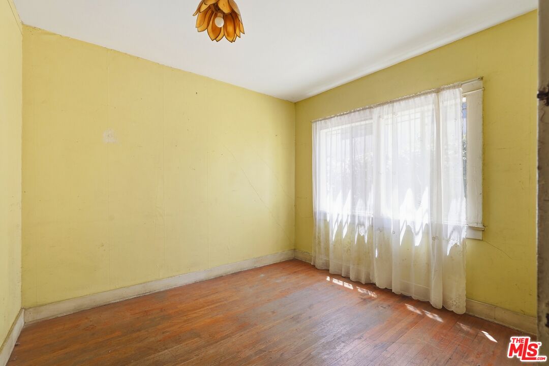 1410 N Serrano Ave