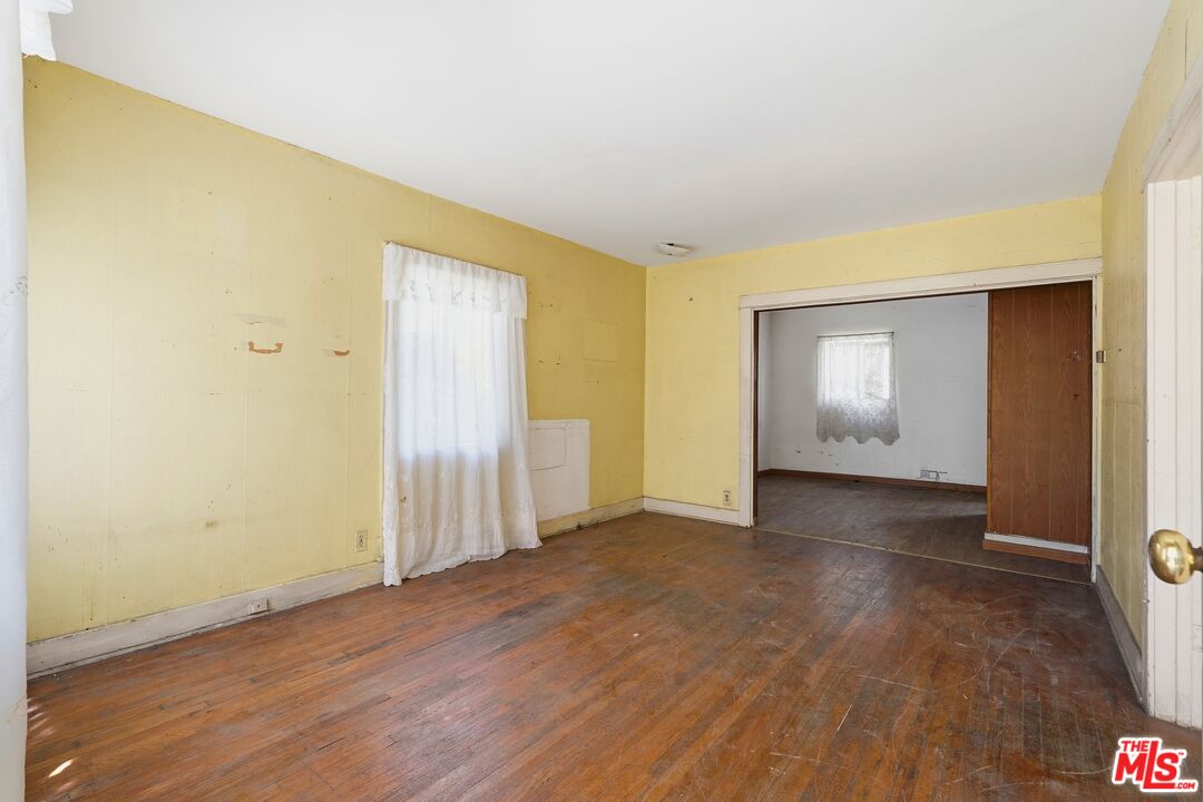 1410 N Serrano Ave