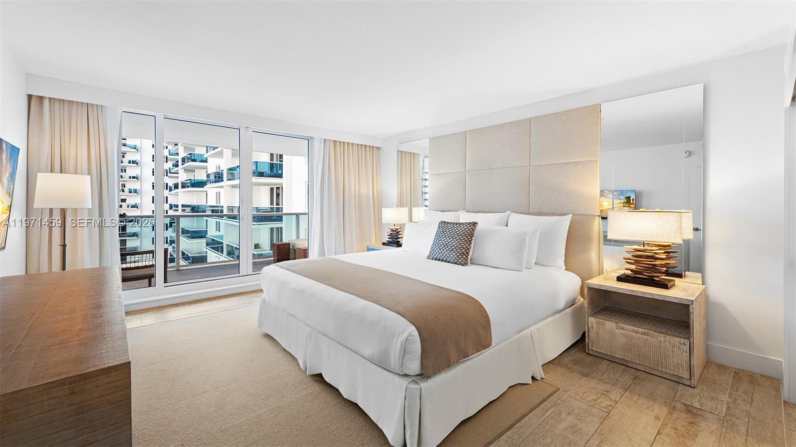 1 Hotel & Homes Residence 904