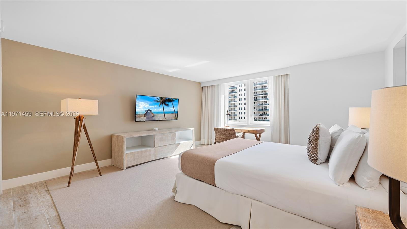 1 Hotel & Homes Residence 904