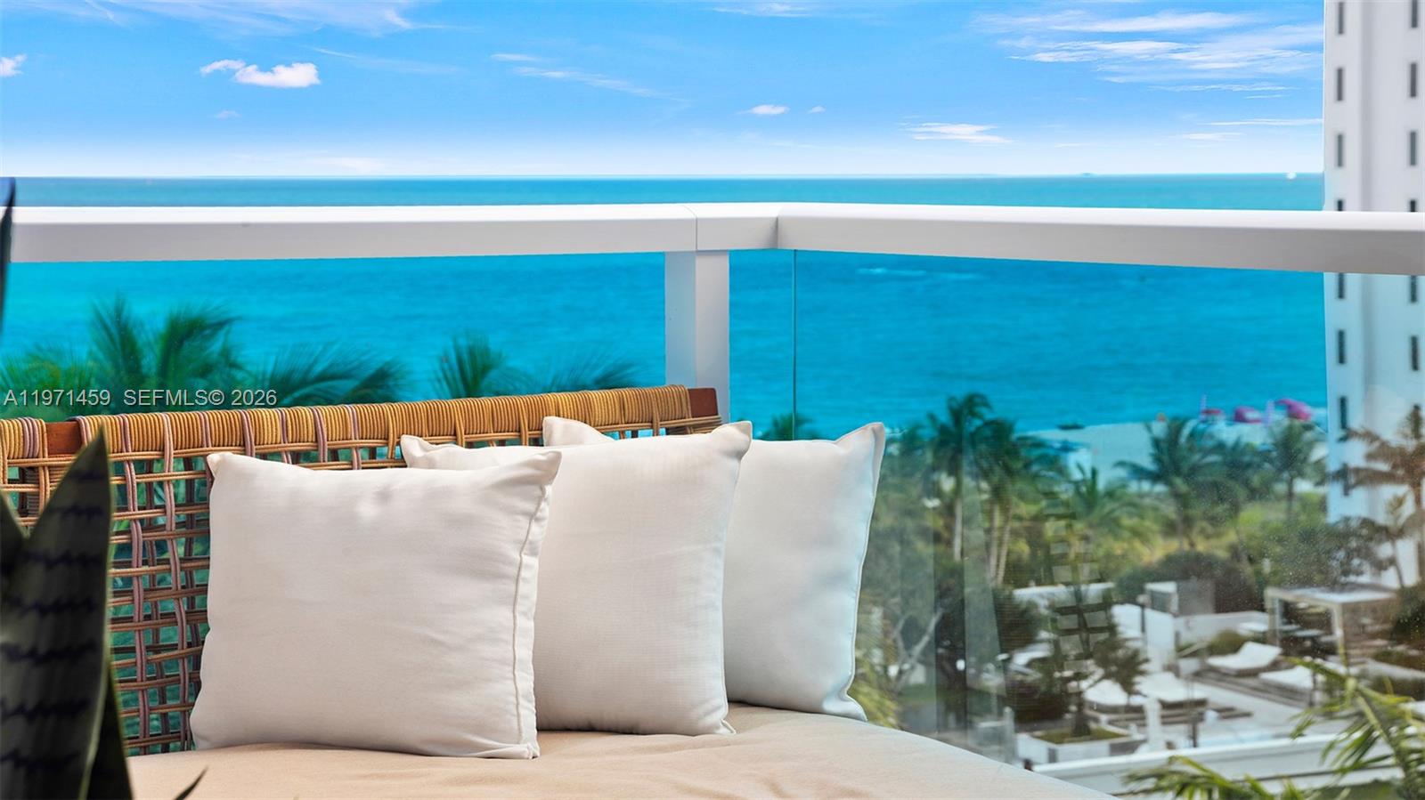 1 Hotel & Homes Residence 904