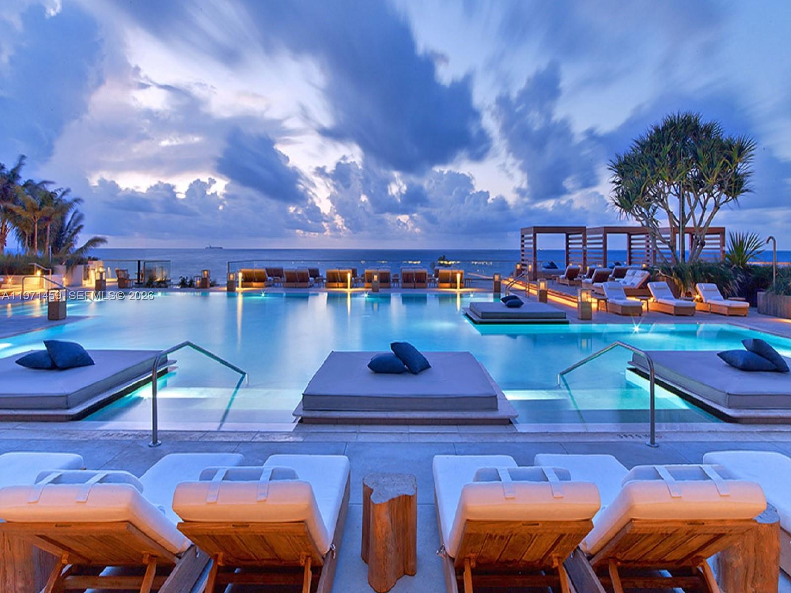 1 Hotel & Homes Residence 904
