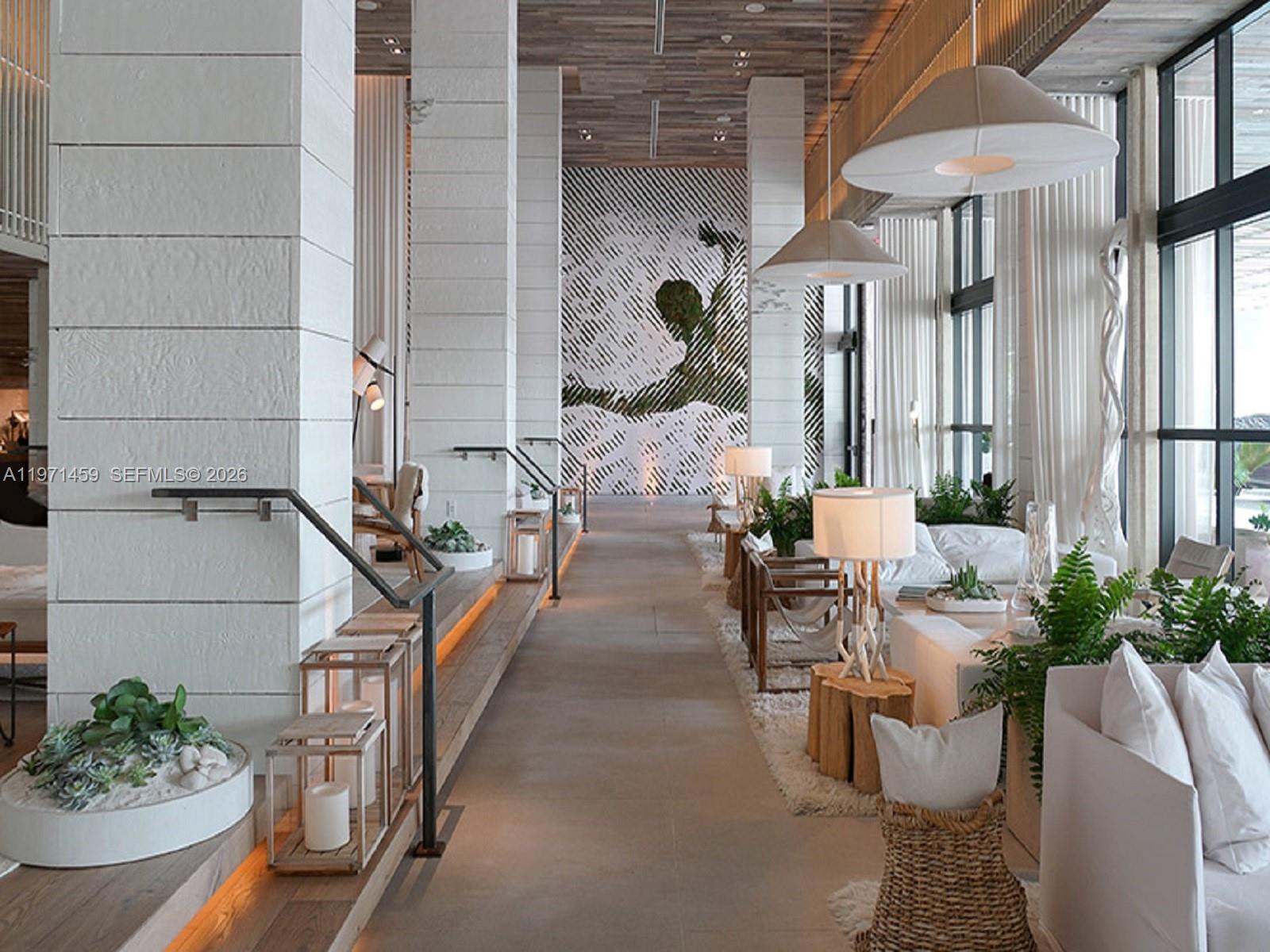 1 Hotel & Homes Residence 904