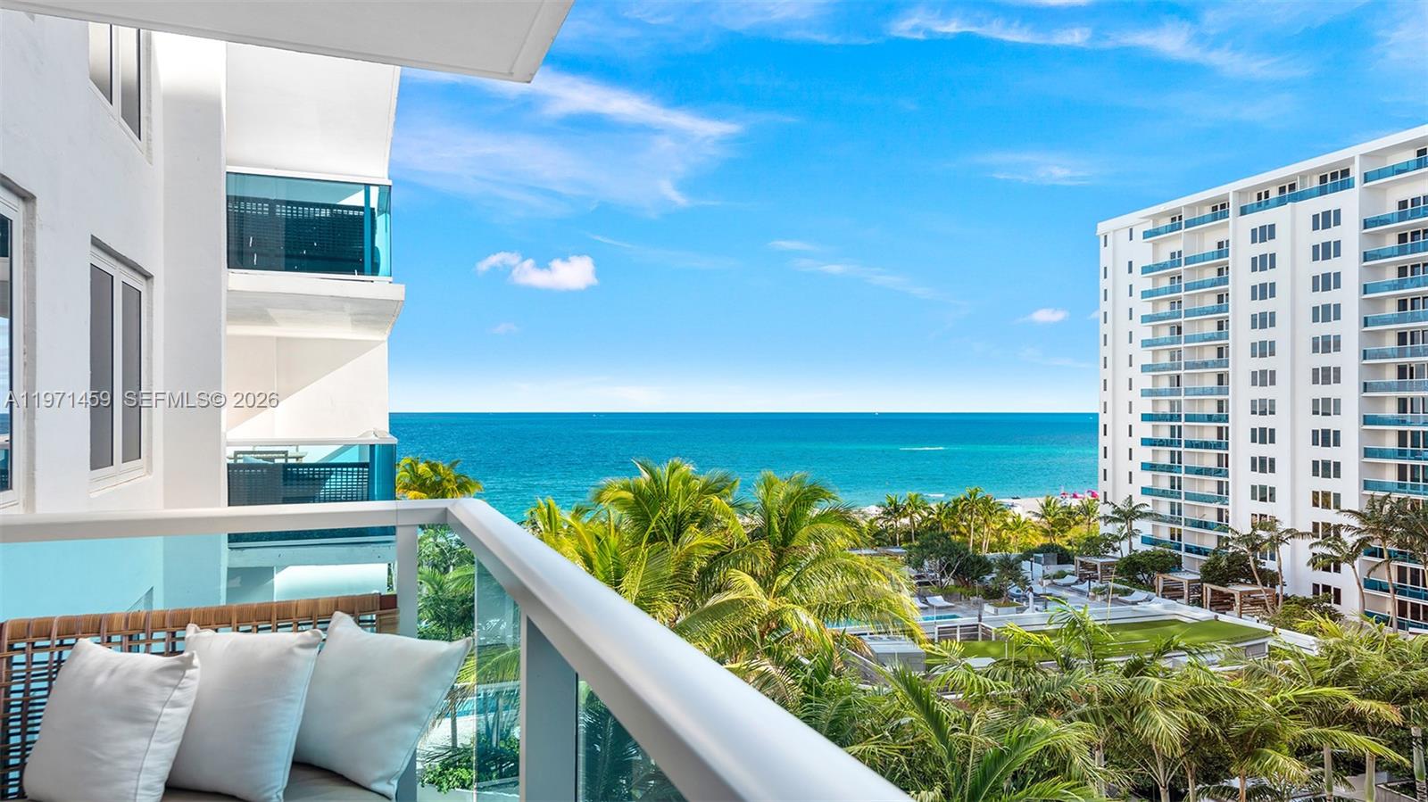 1 Hotel & Homes Residence 904