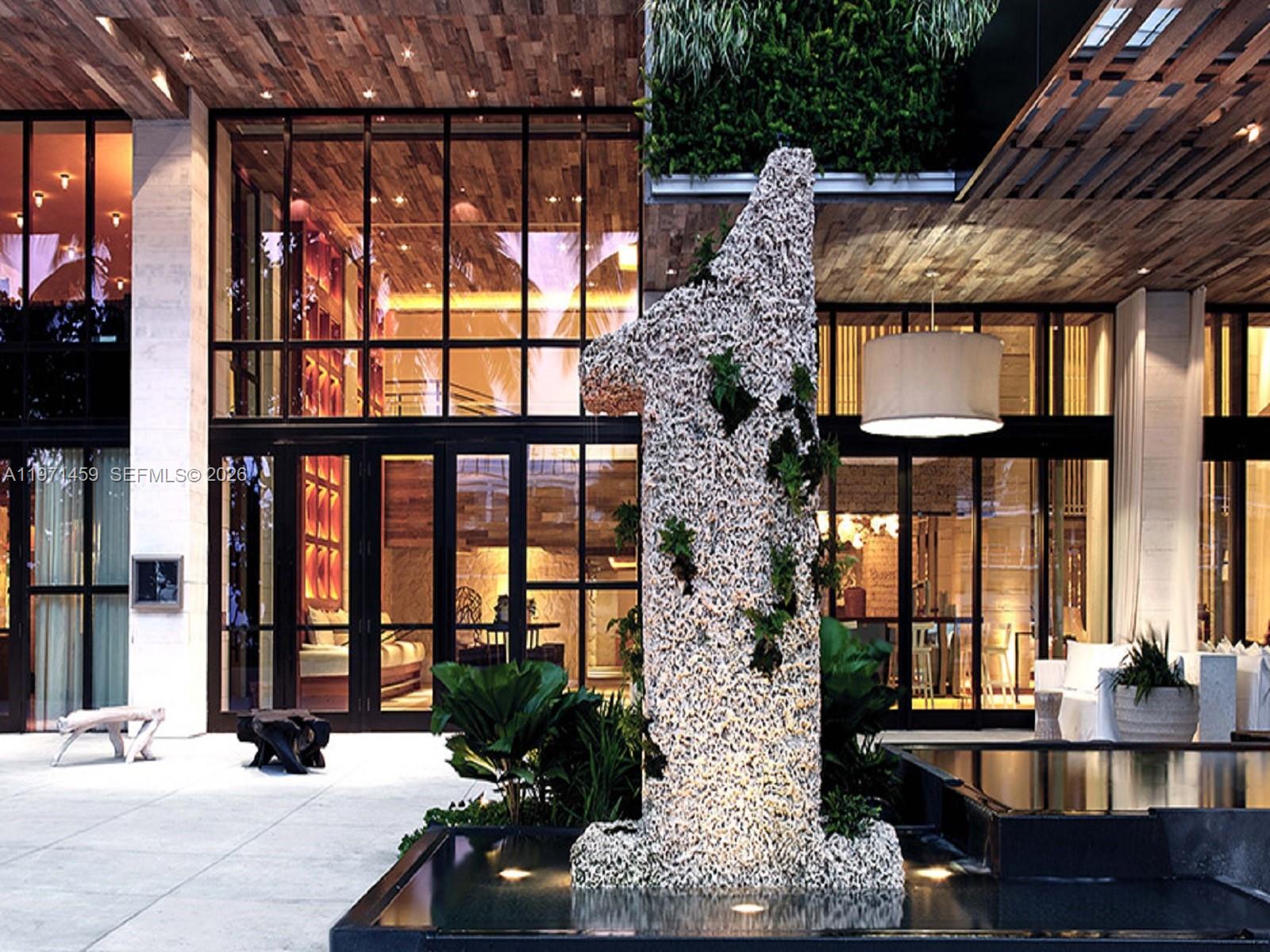 1 Hotel & Homes Residence 904