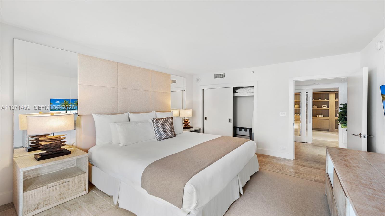 1 Hotel & Homes Residence 904