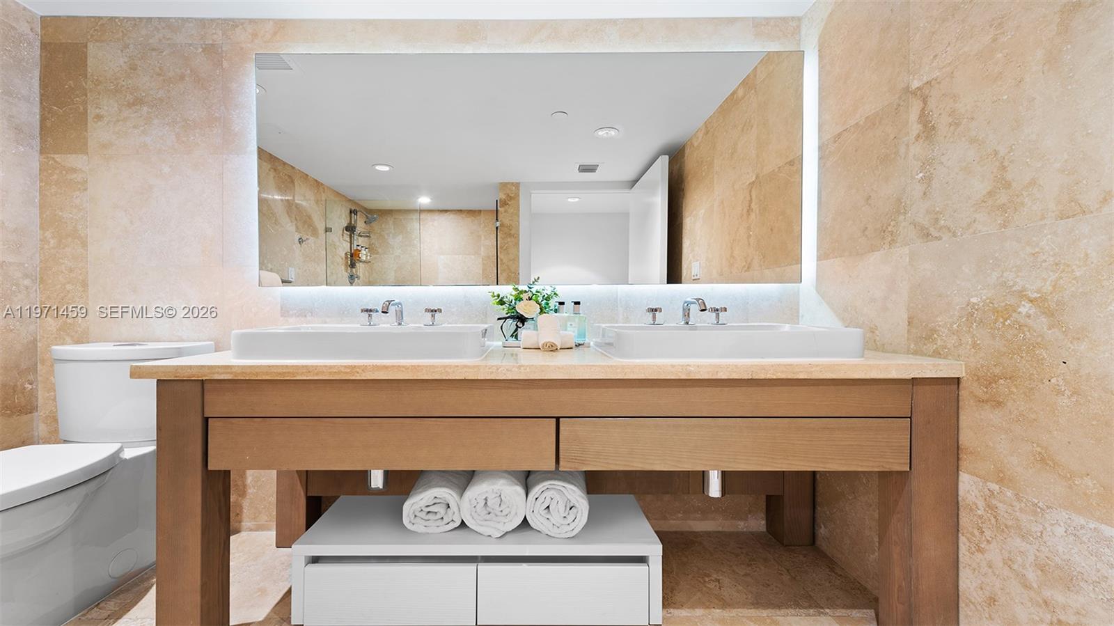 1 Hotel & Homes Residence 904