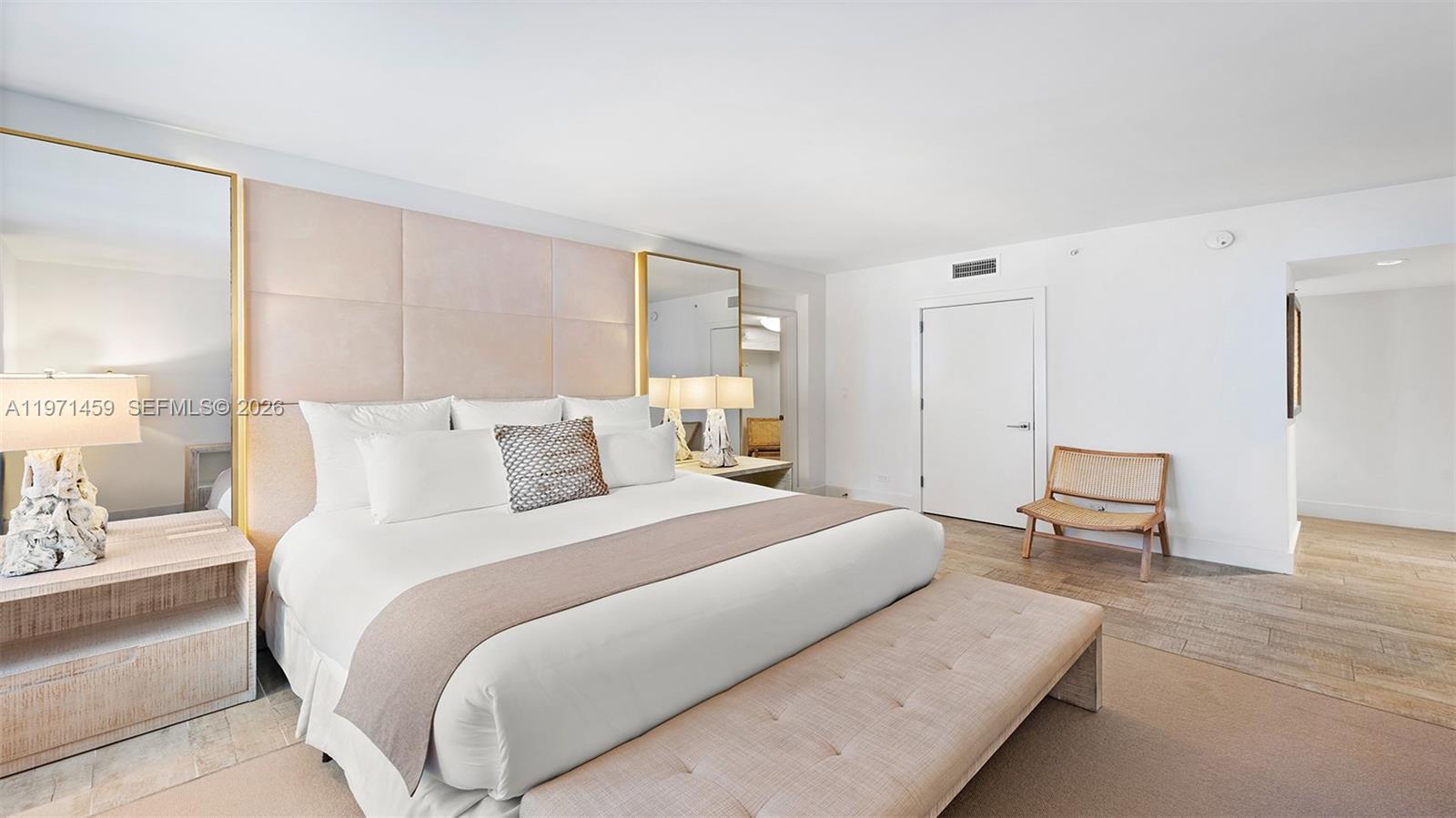 1 Hotel & Homes Residence 904
