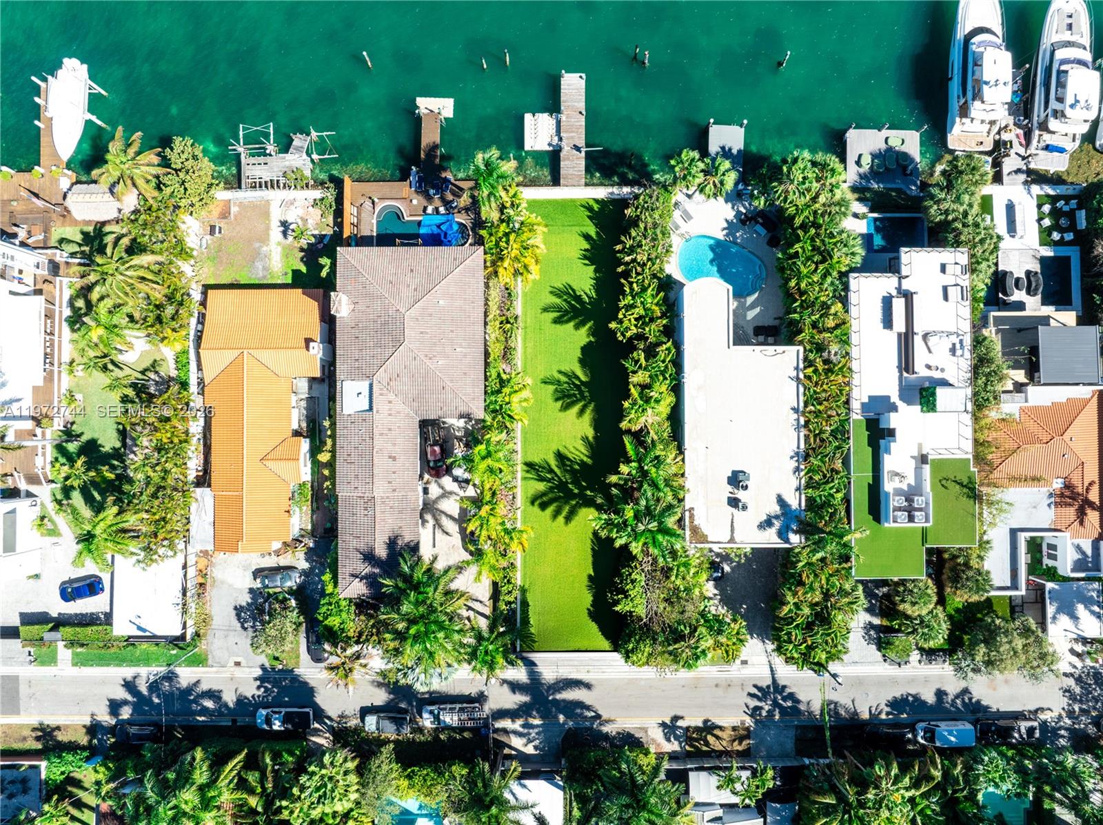 Casa Bahia - Modern Waterfront Designed by Borges + Associates