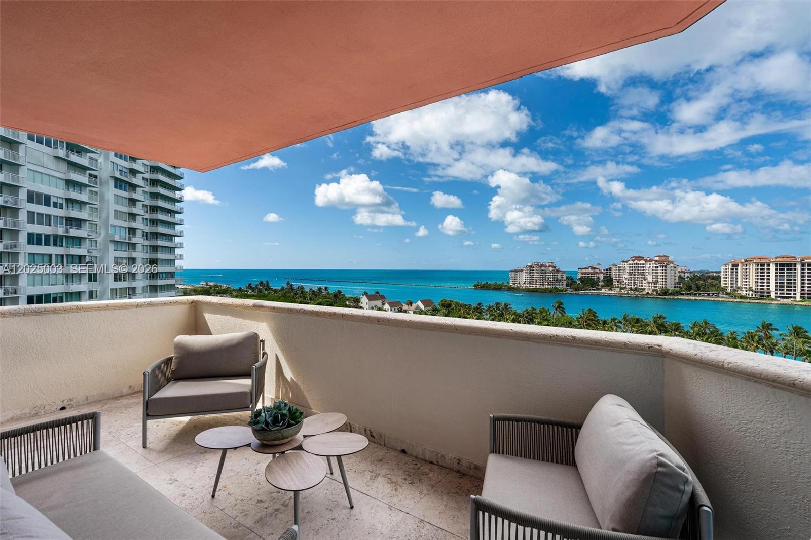 300 S Pointe Dr # 1001