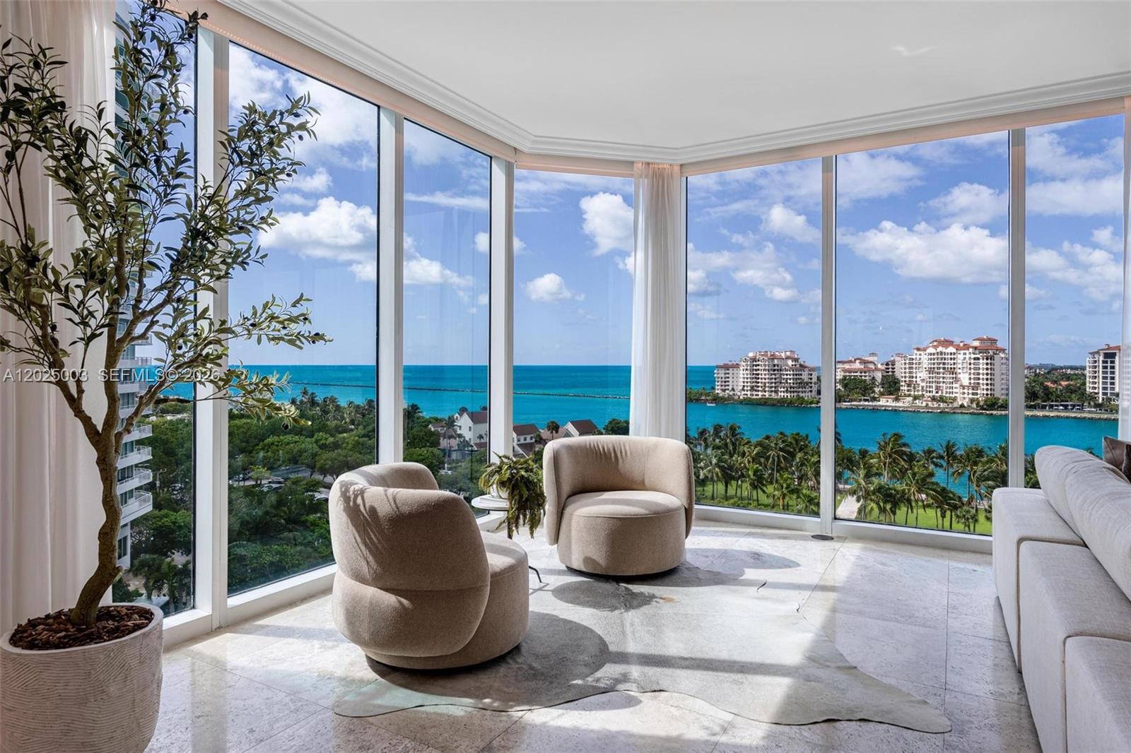 300 S Pointe Dr # 1001