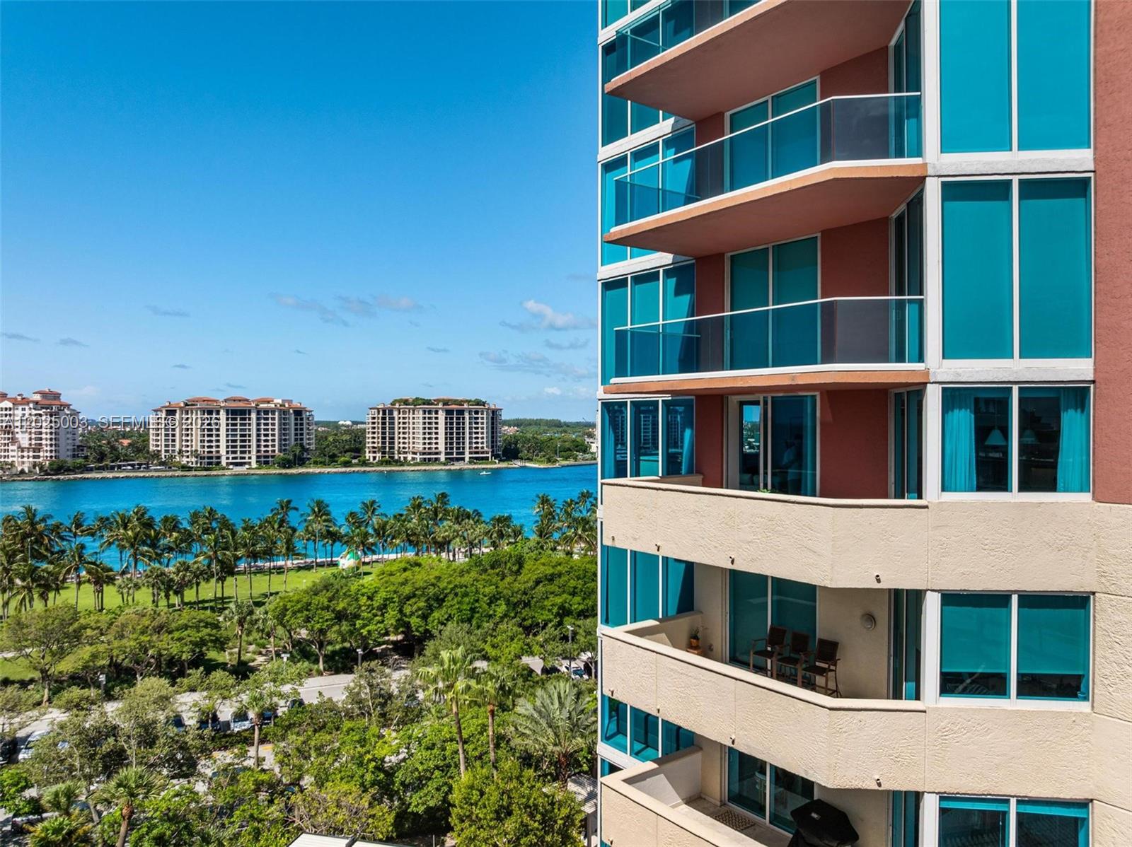 300 S Pointe Dr # 1001