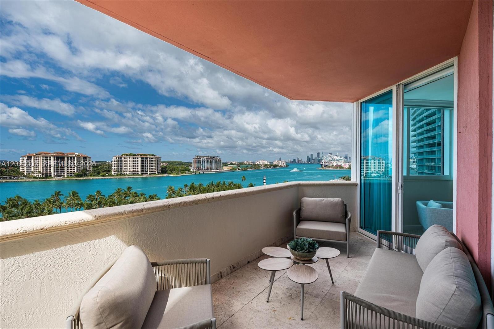 300 S Pointe Dr # 1001