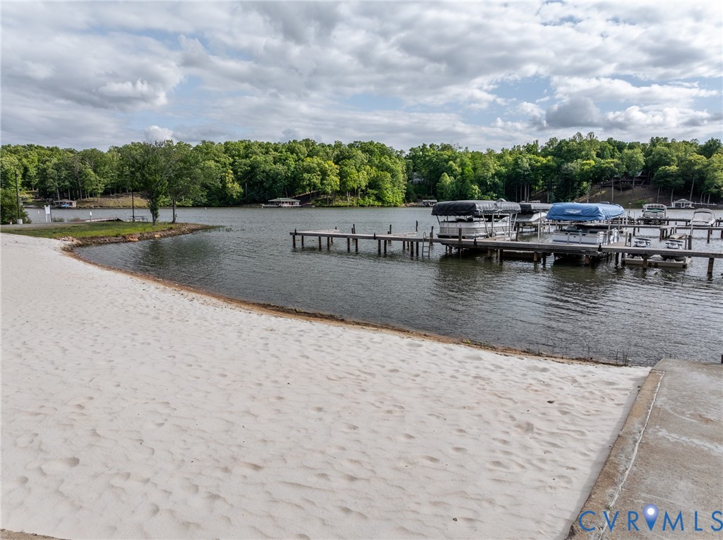 381 Shorewood Dr
