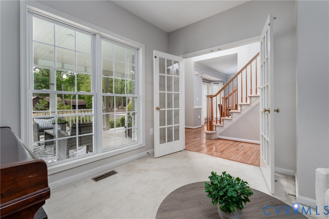 381 Shorewood Dr