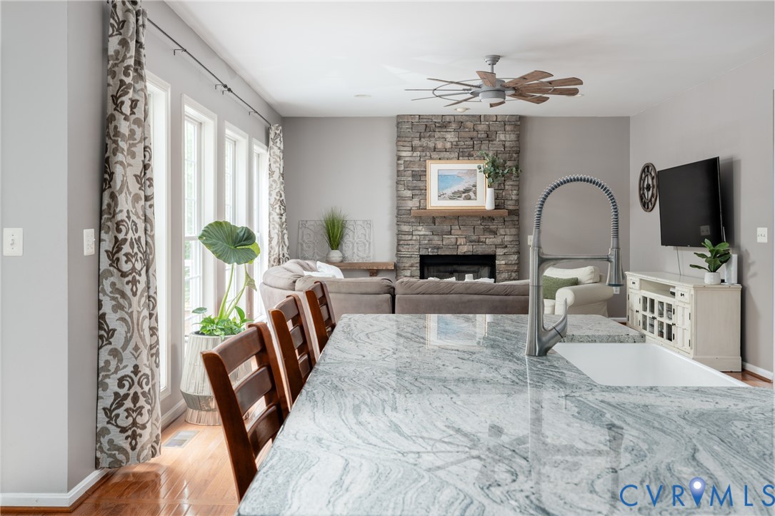 381 Shorewood Dr