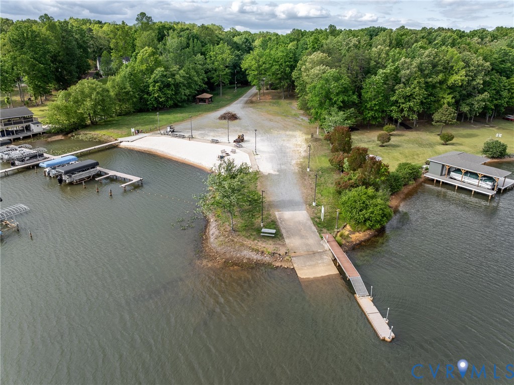 381 Shorewood Dr