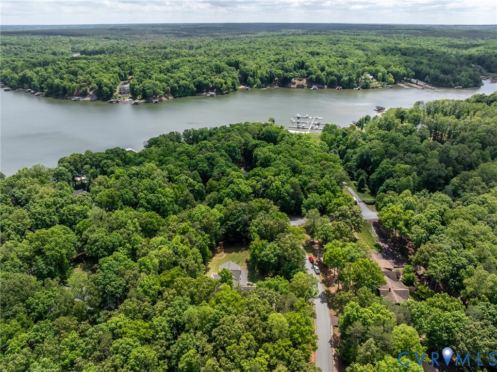 381 Shorewood Dr