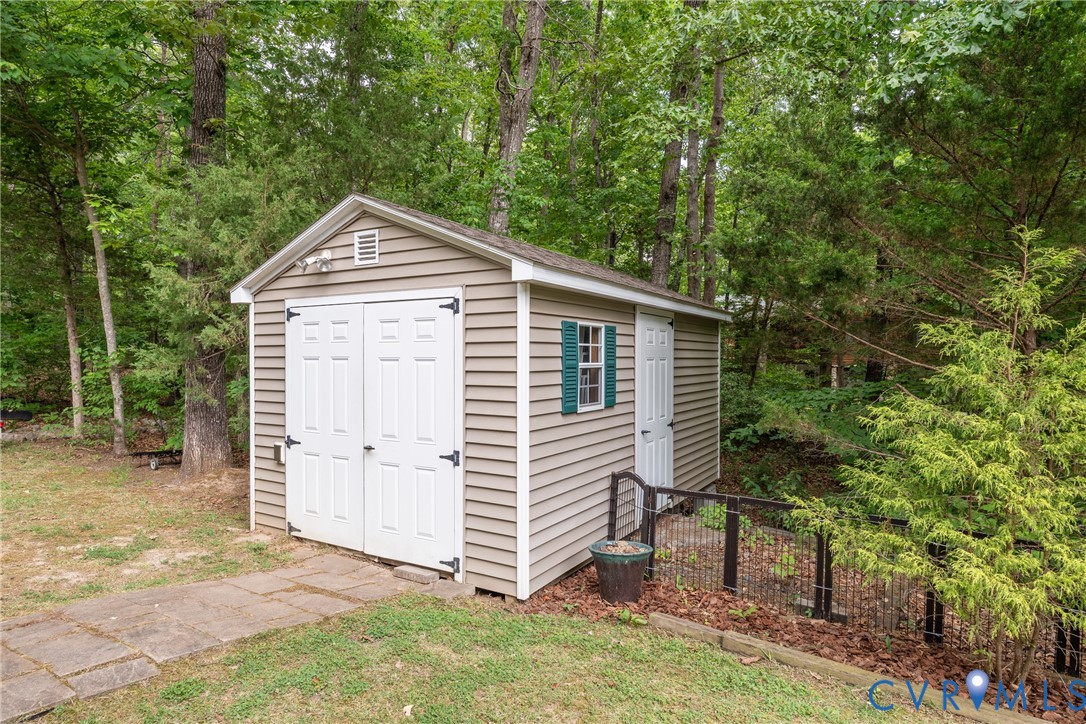381 Shorewood Dr