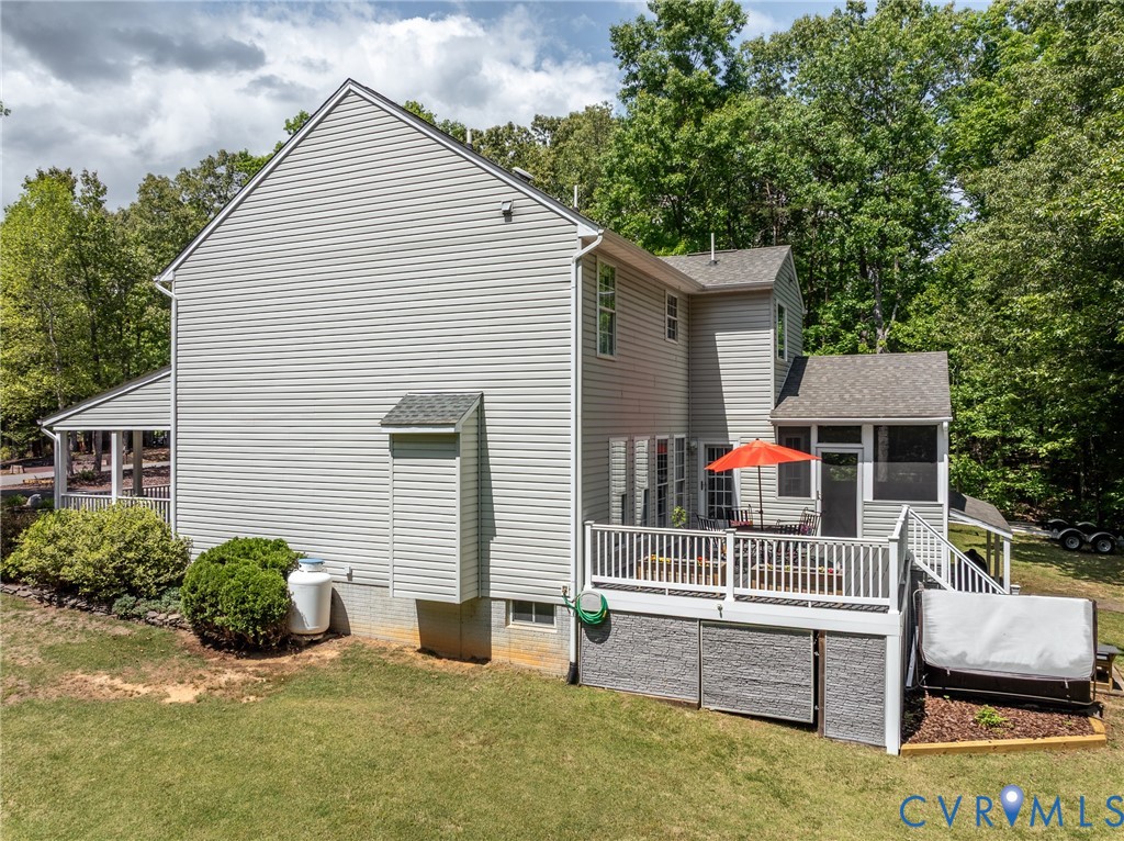 381 Shorewood Dr