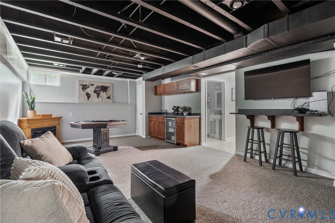 381 Shorewood Dr