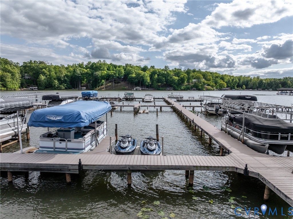 381 Shorewood Dr