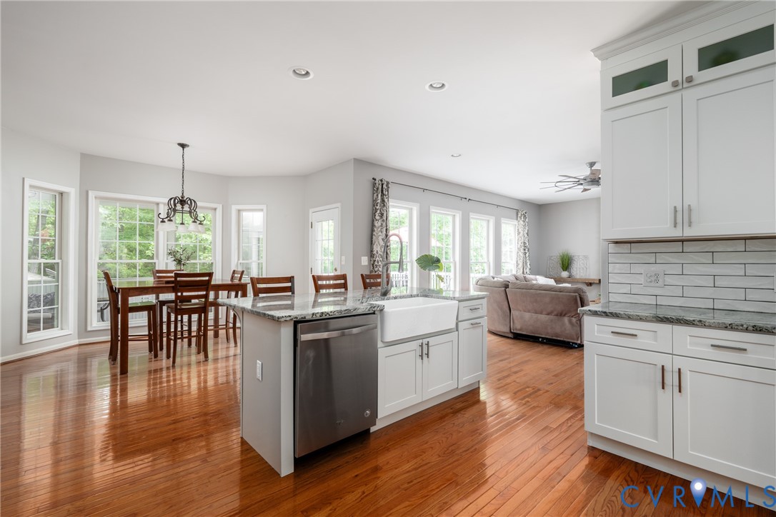381 Shorewood Dr