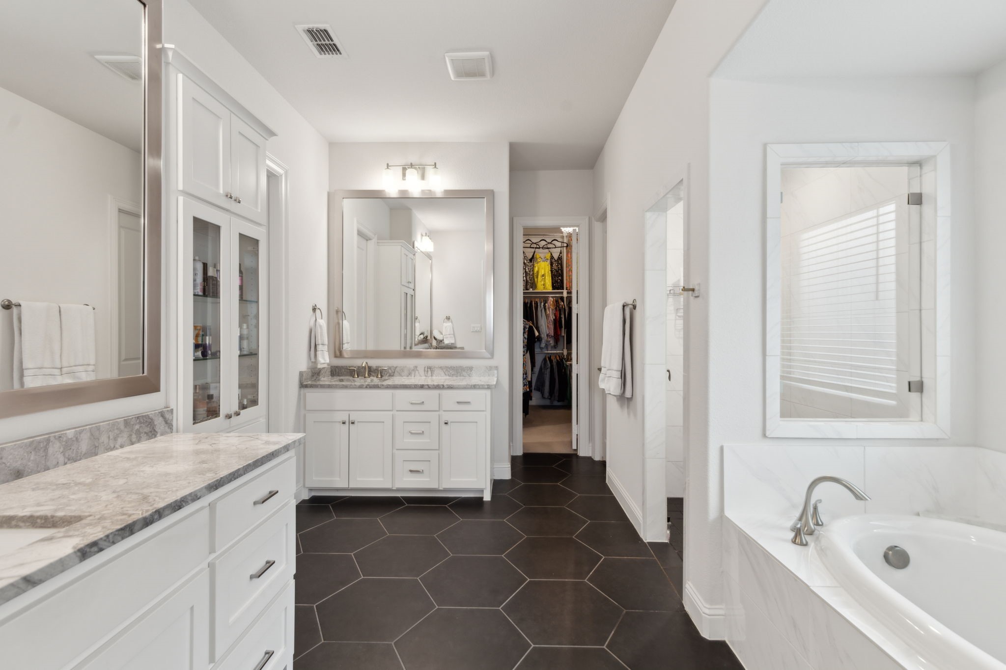 2711 Kingston Street