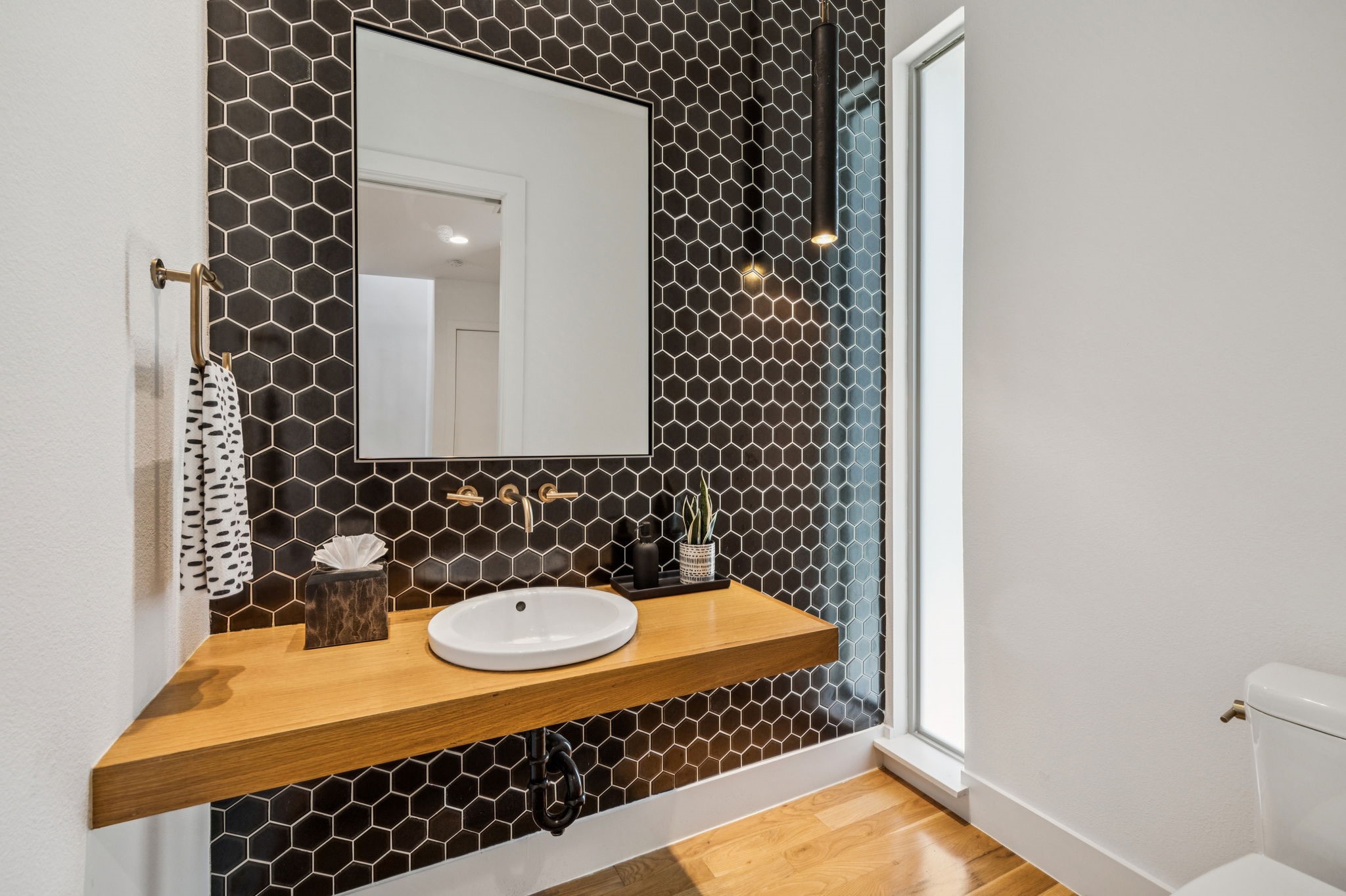 5616 Longview Street