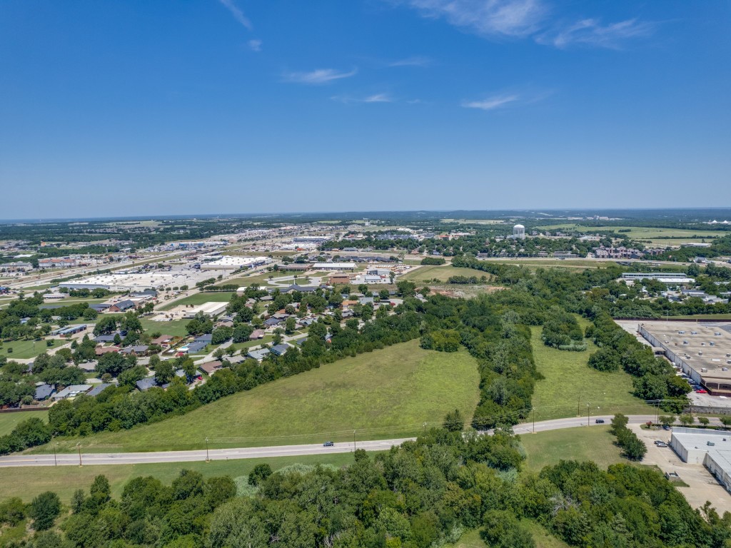 15.125 acres E Peyton Street