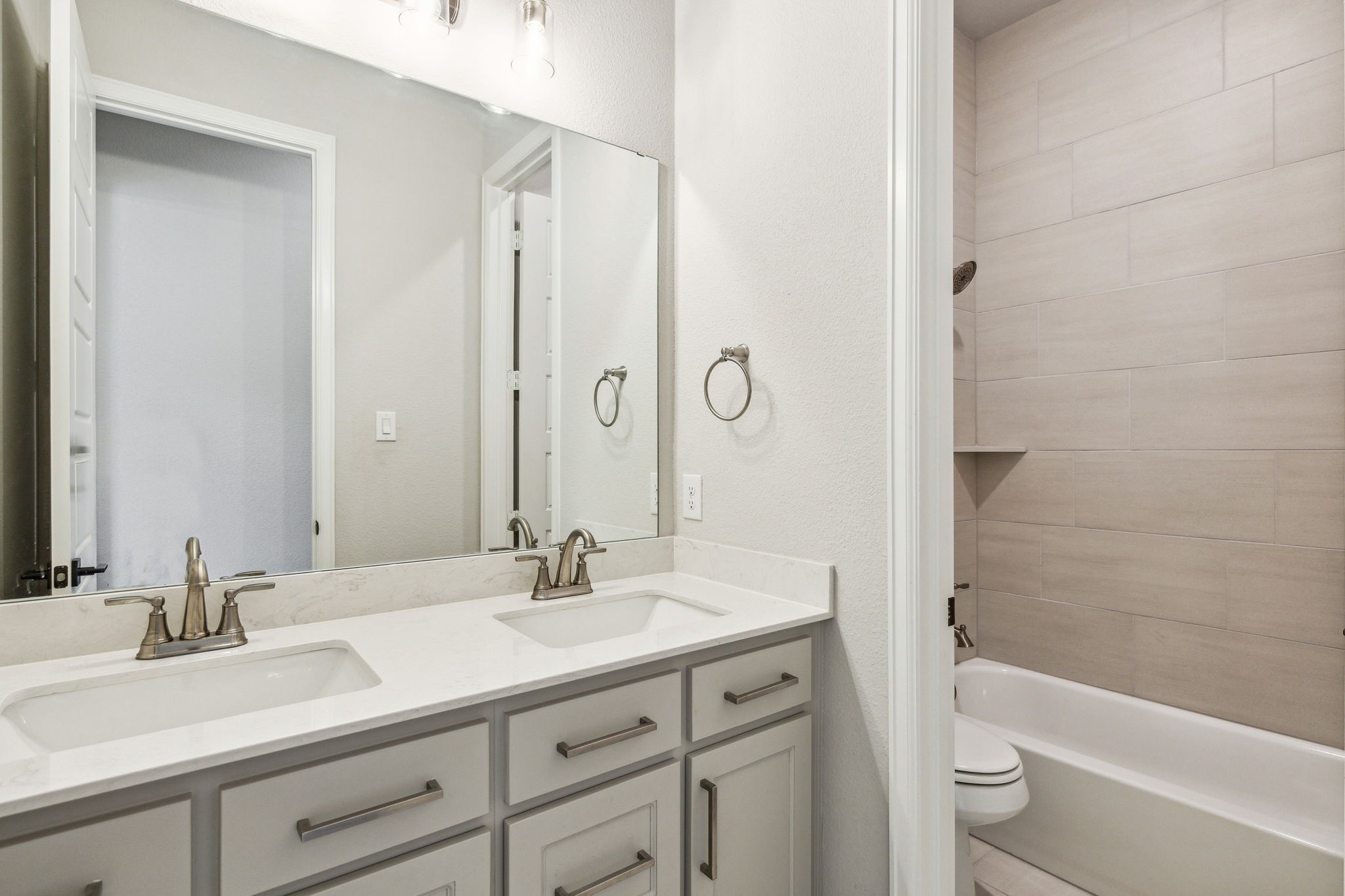 2232 Grey September Street