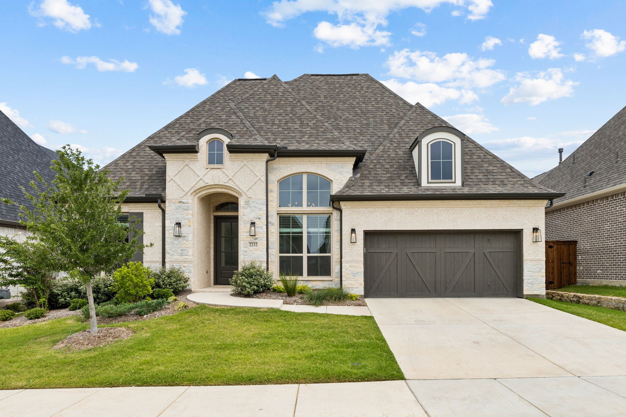 2232 Grey September Street