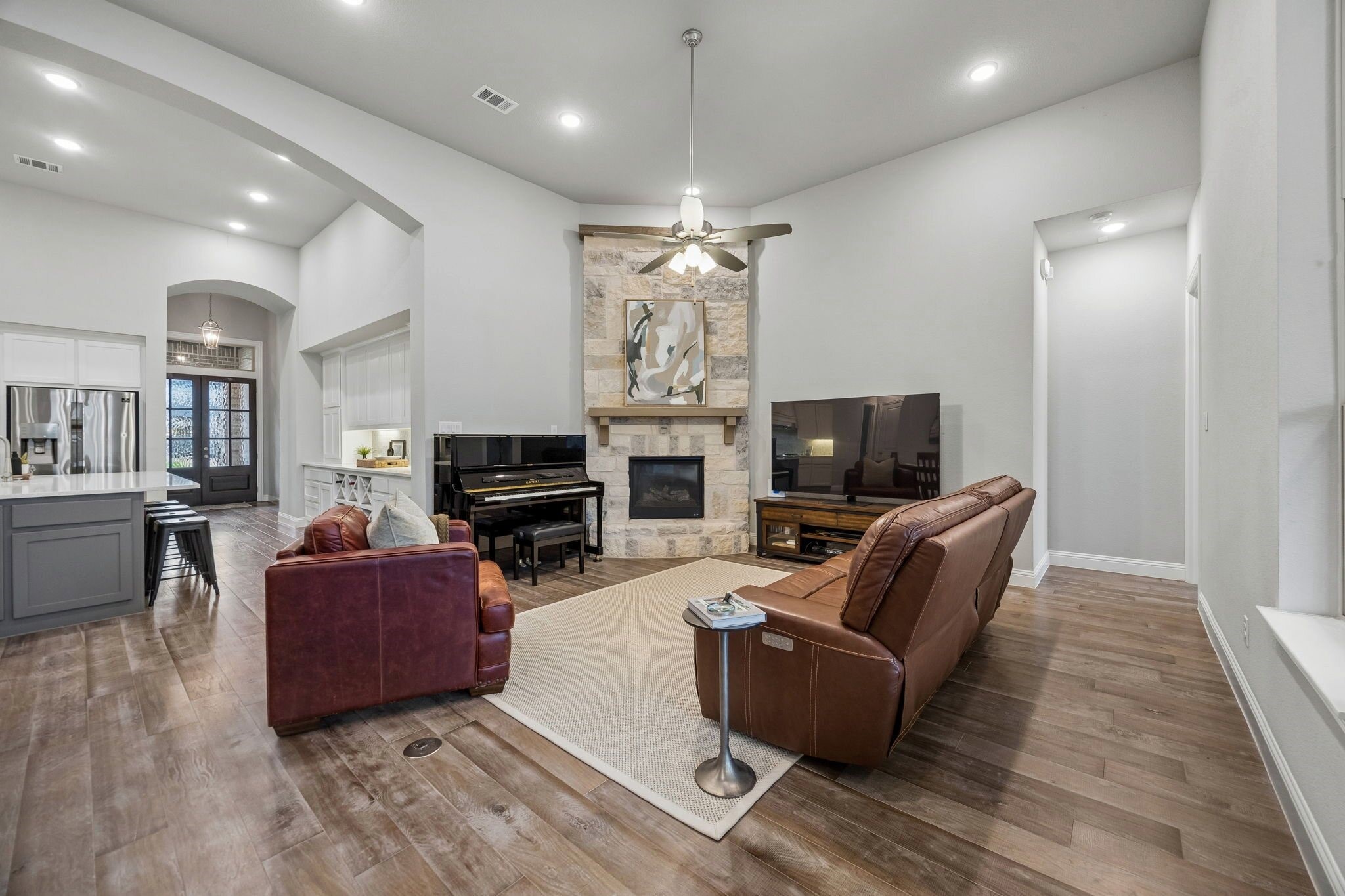 1950 Foxglen Drive