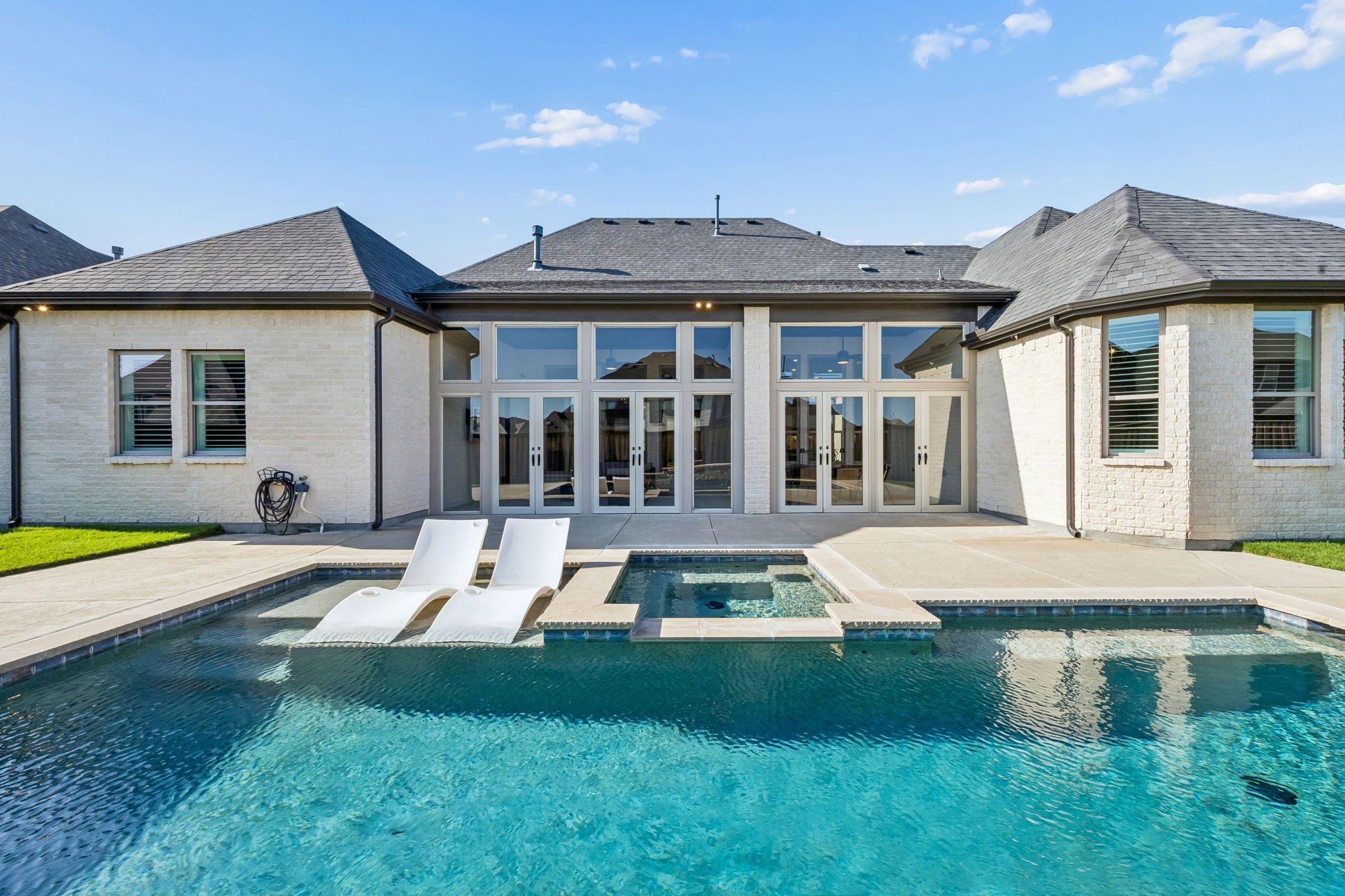2200 Weathertop Lane