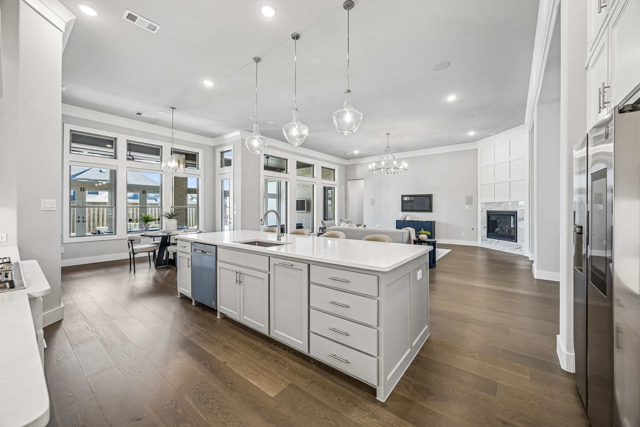 2200 Weathertop Lane