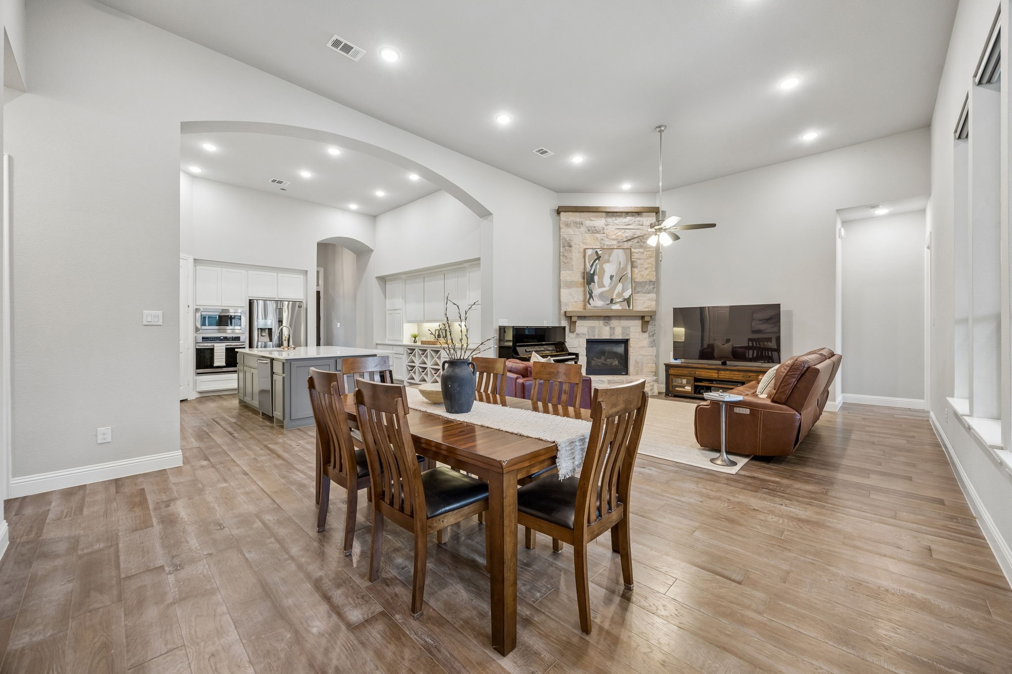 1950 Foxglen Drive