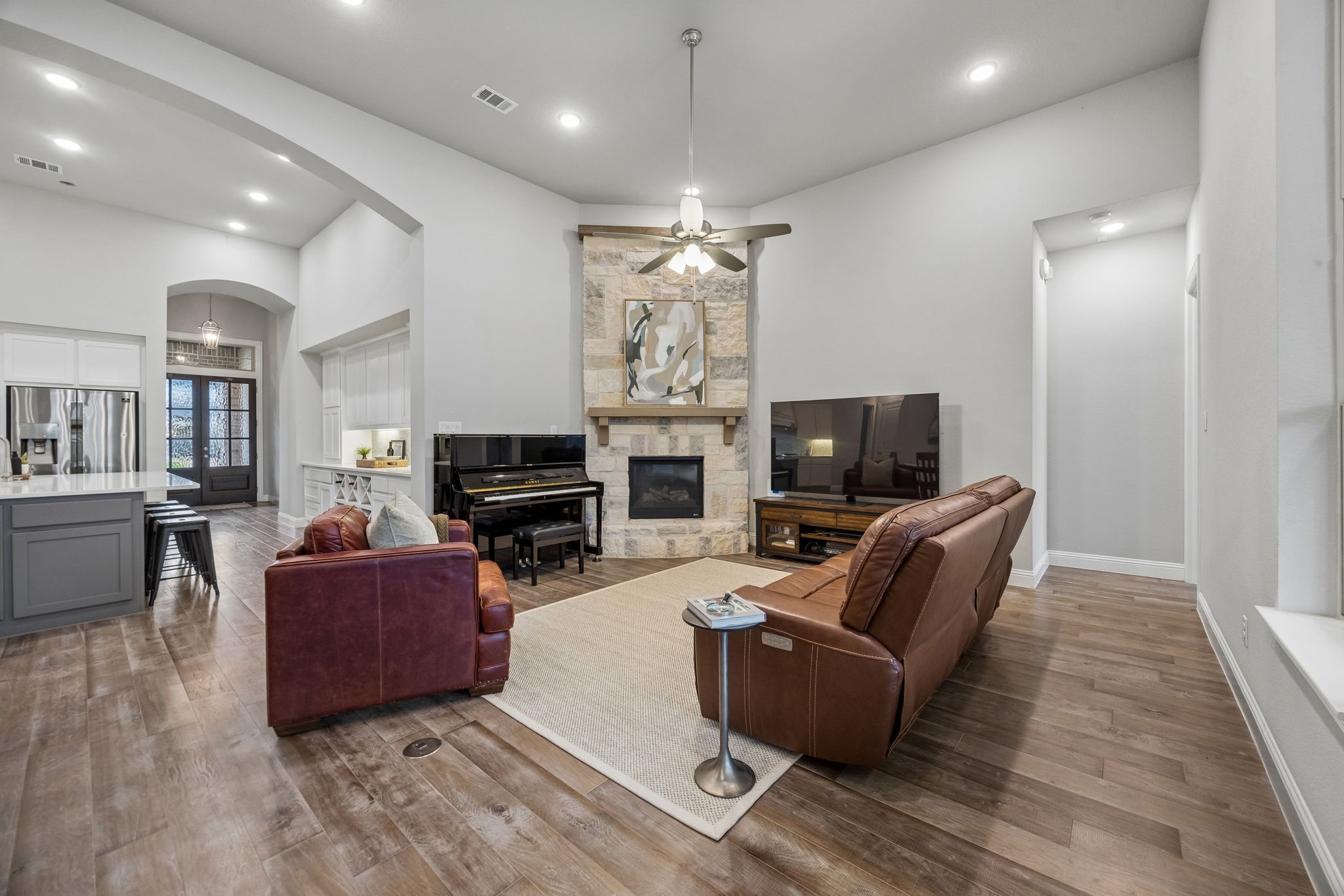 1950 Foxglen Drive