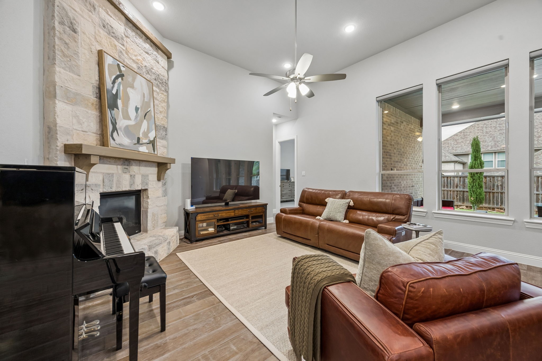 1950 Foxglen Drive
