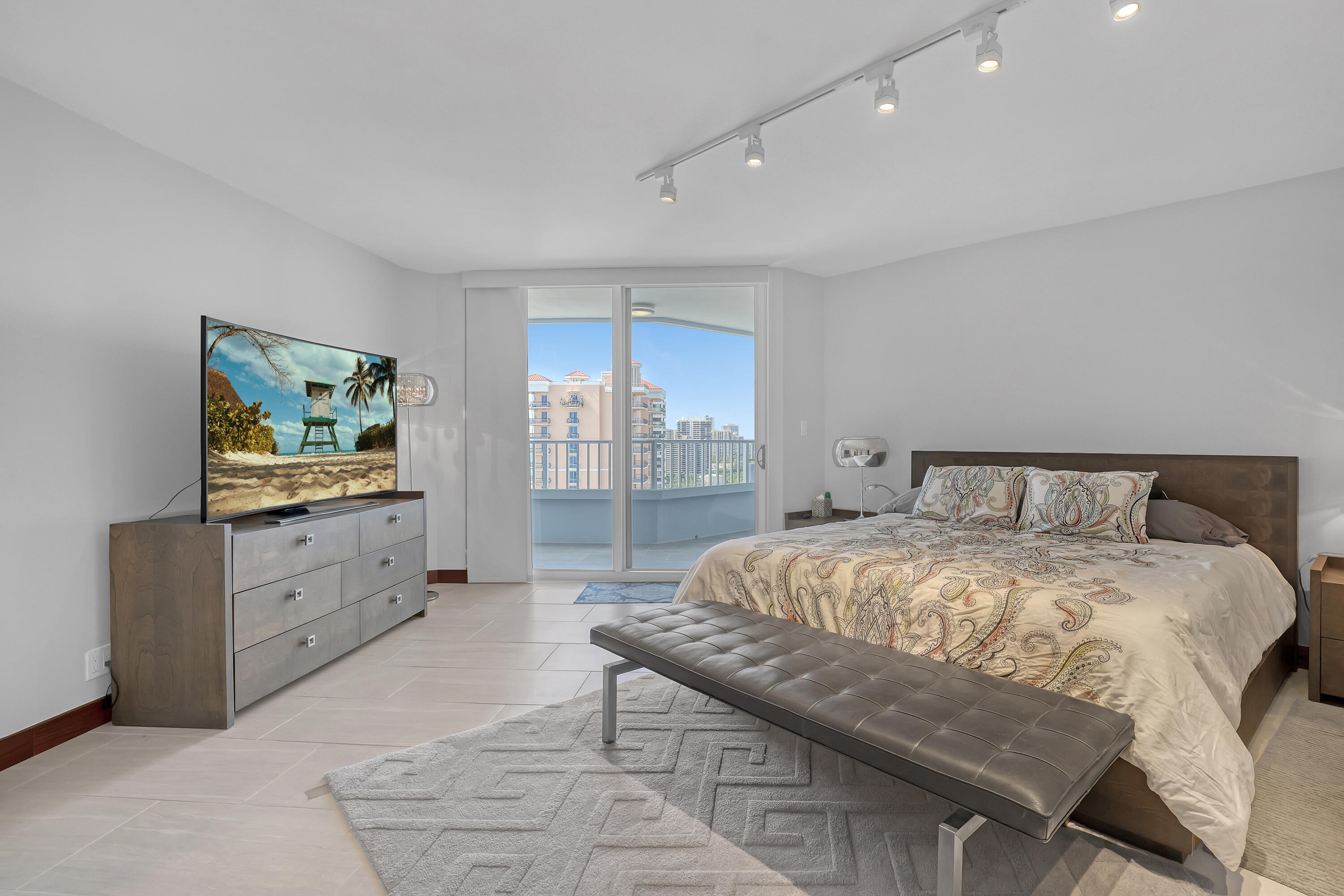 5200 N Ocean Drive 1902