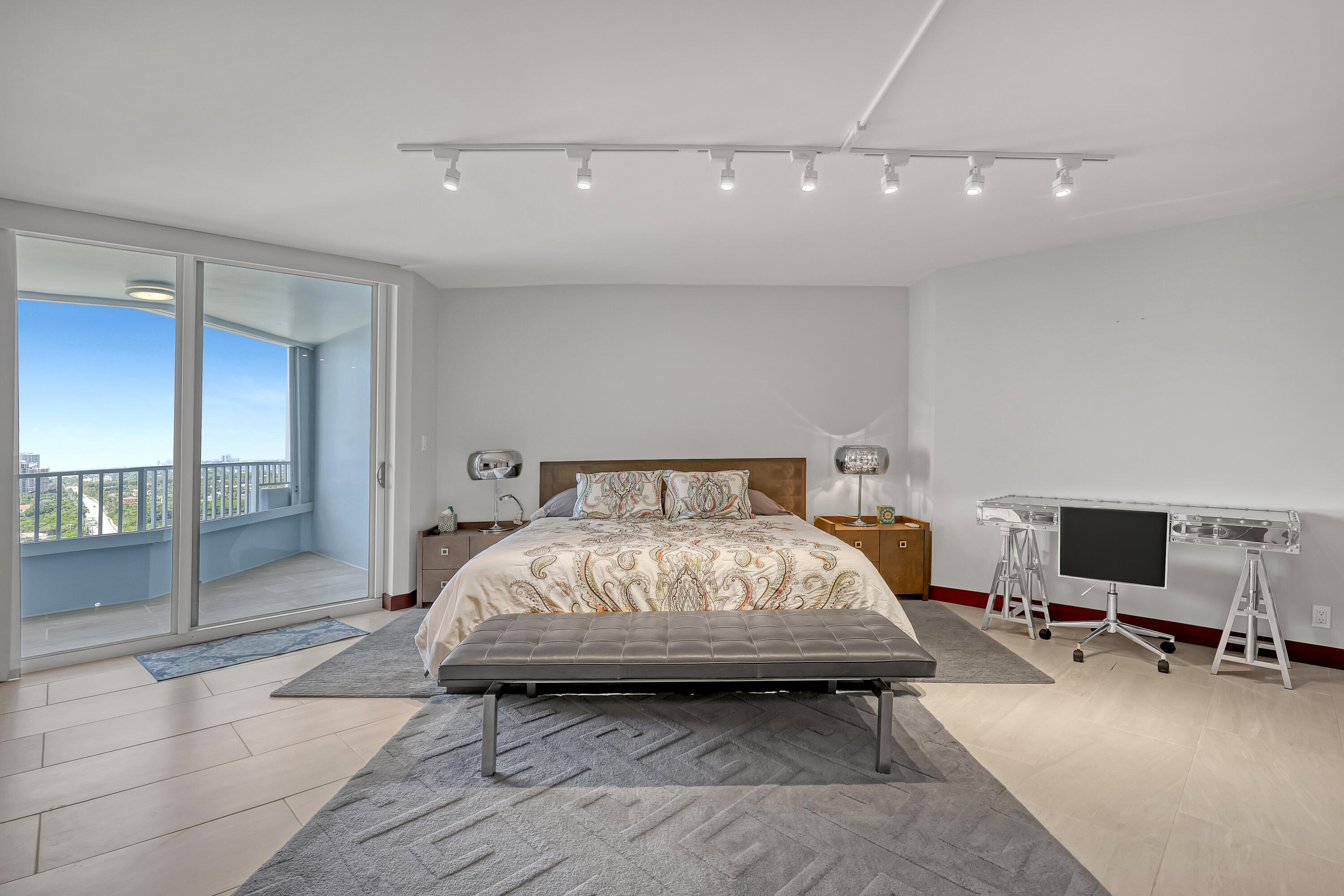 5200 N Ocean Drive 1902