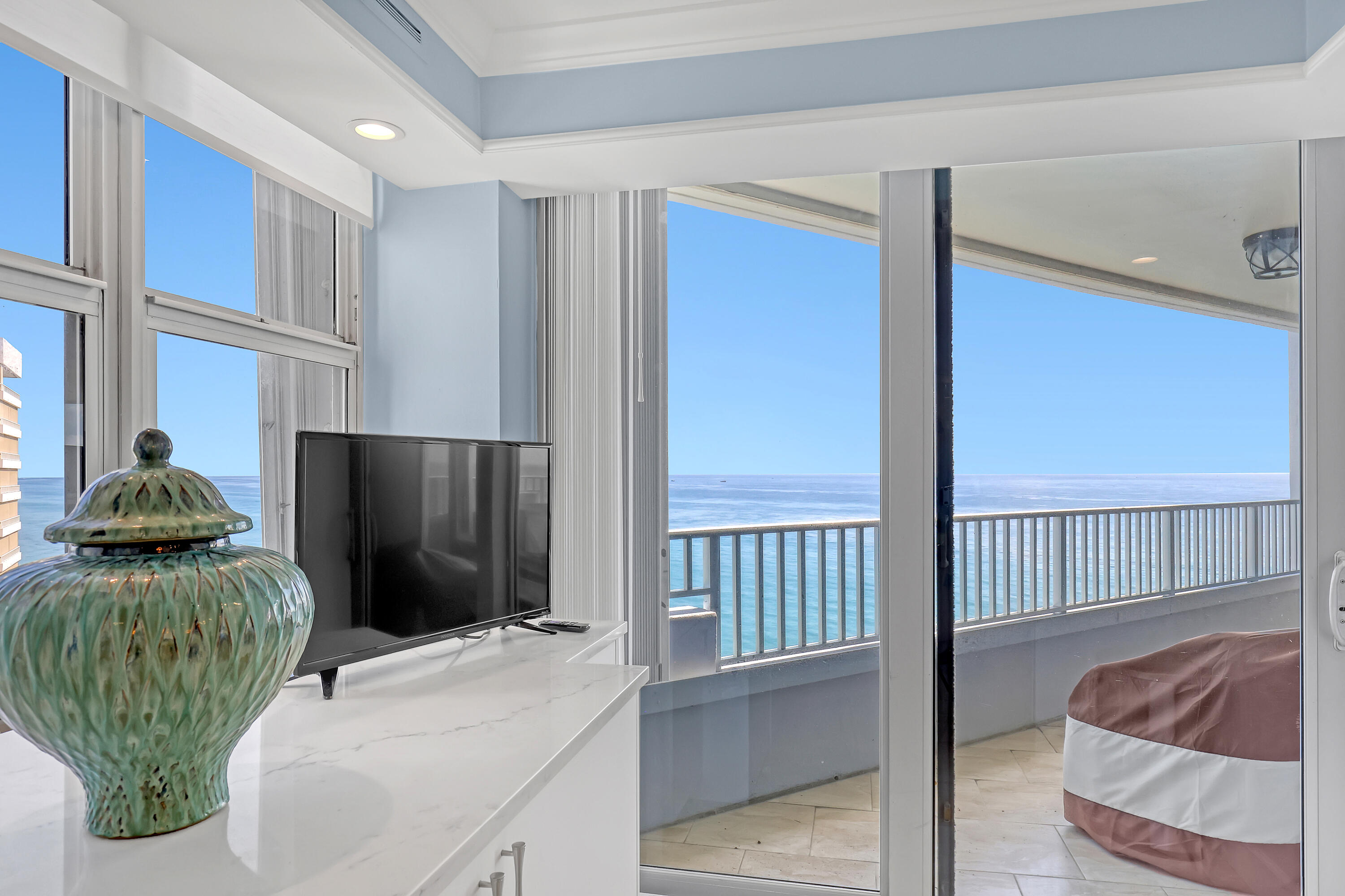 5200 N OCEAN Drive N 1201