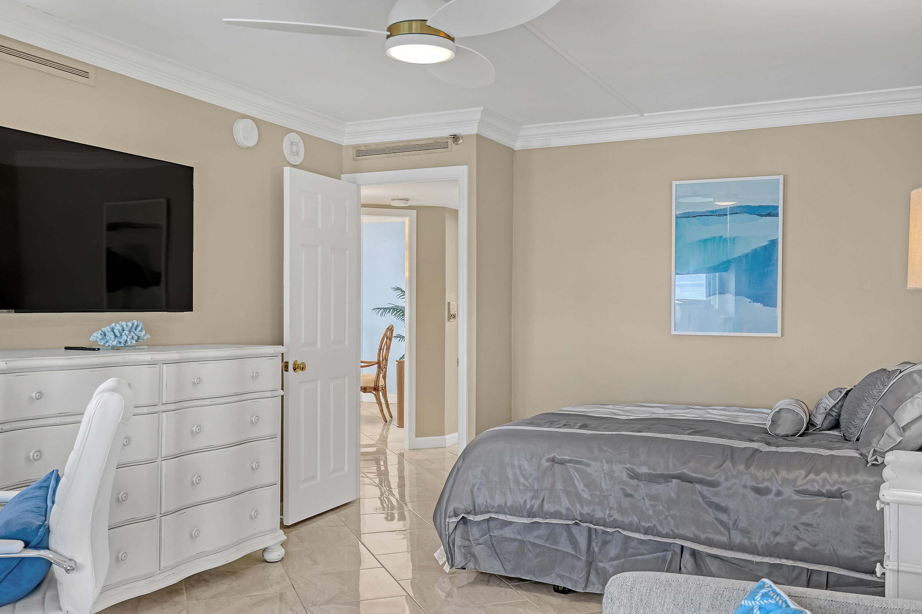 5200 N OCEAN Drive N 1201