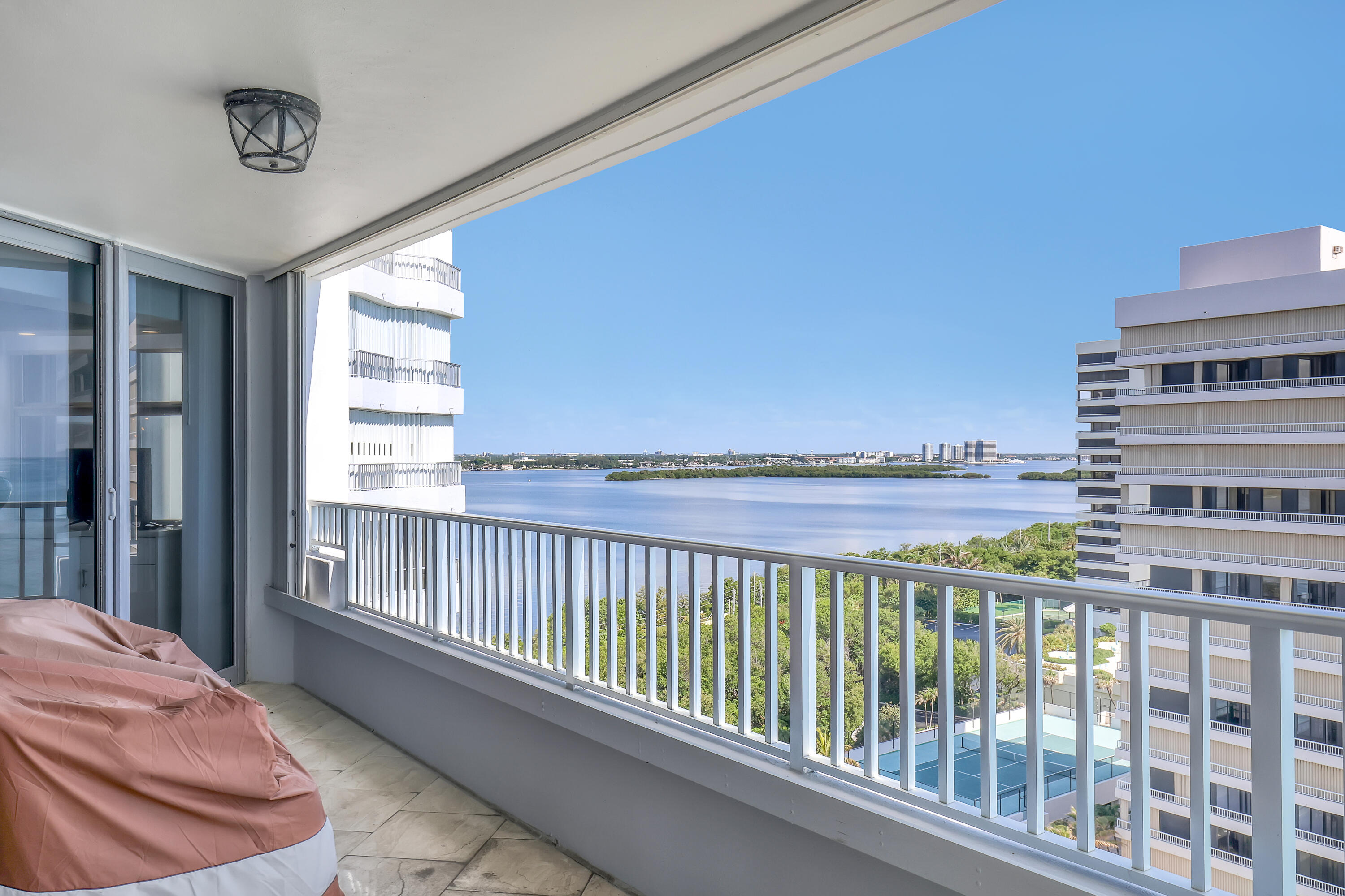 5200 N OCEAN Drive N 1201