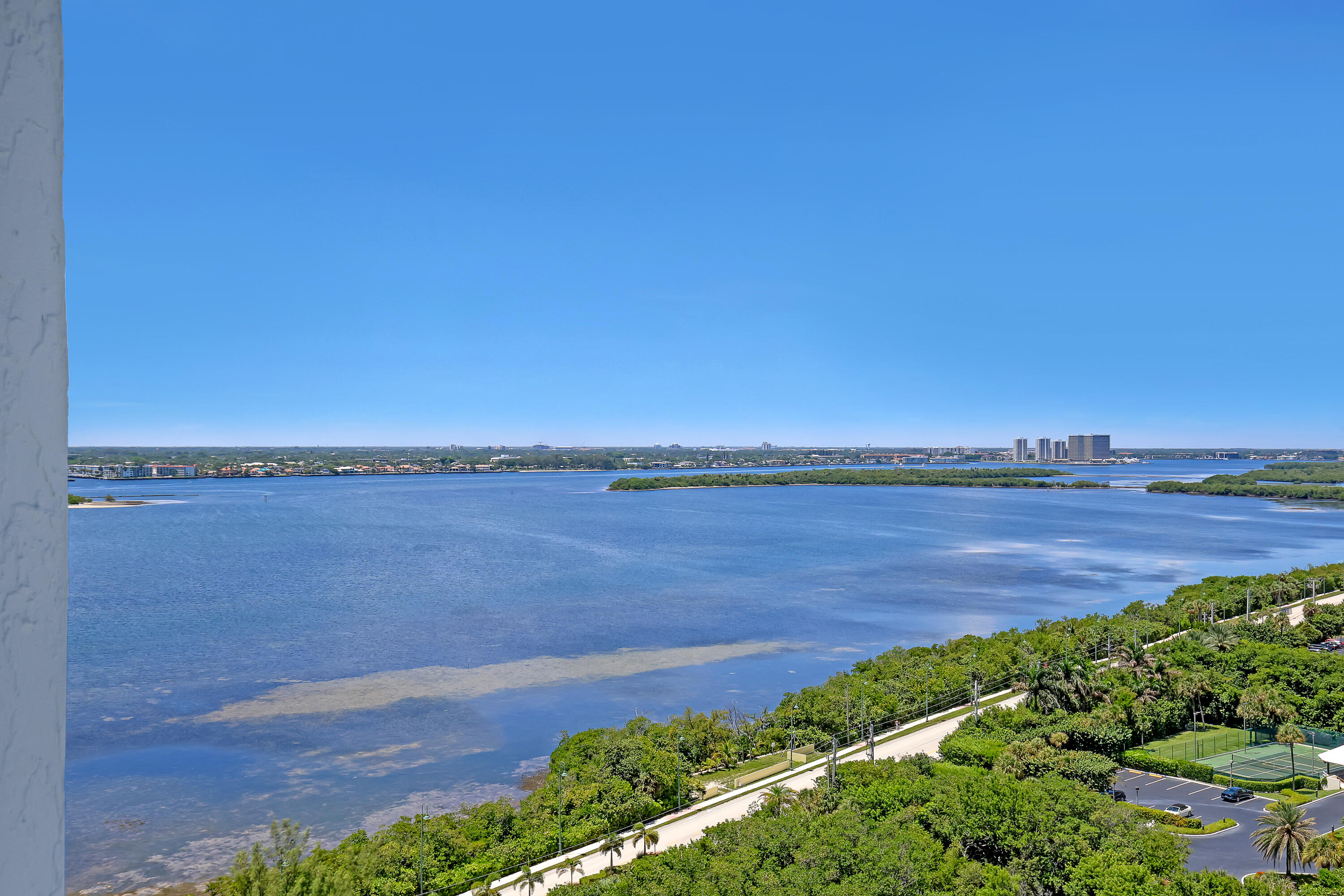 5200 N OCEAN Drive 1703