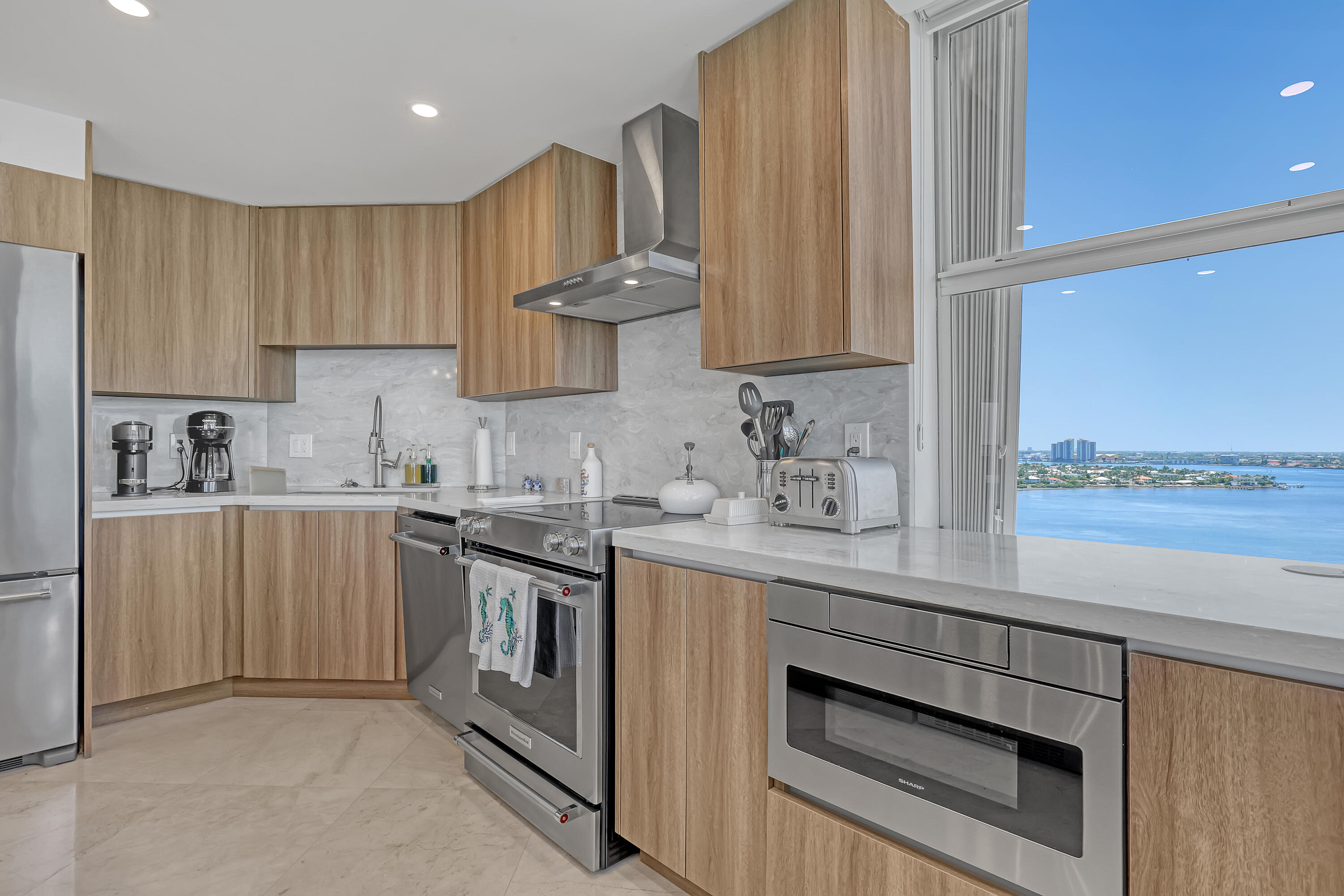 5200 N OCEAN Drive 1703
